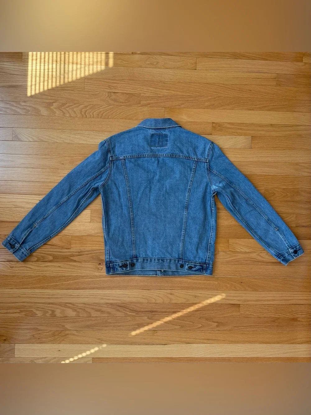 Levi’s Men’s Denim Trucker Jacket in Size Medium